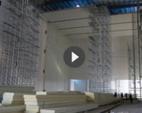 雪川食品——30米高大型自动化立体冷库墙板安装